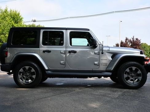 Used 2019 Jeep Wrangler Unlimited Sahara AWD/4WD image 8