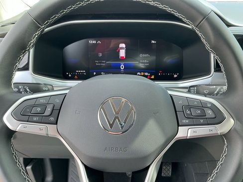 New 2025 Volkswagen Taos SE image 23