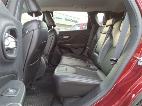 Used 2019 Jeep Cherokee Trailhawk w/ Cold Weather Group image 27