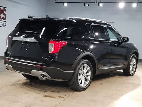 Used 2023 Ford Explorer Limited AWD/4WD image 7