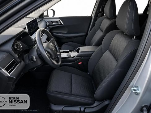 Used 2025 Mitsubishi Outlander ES FWD image 7