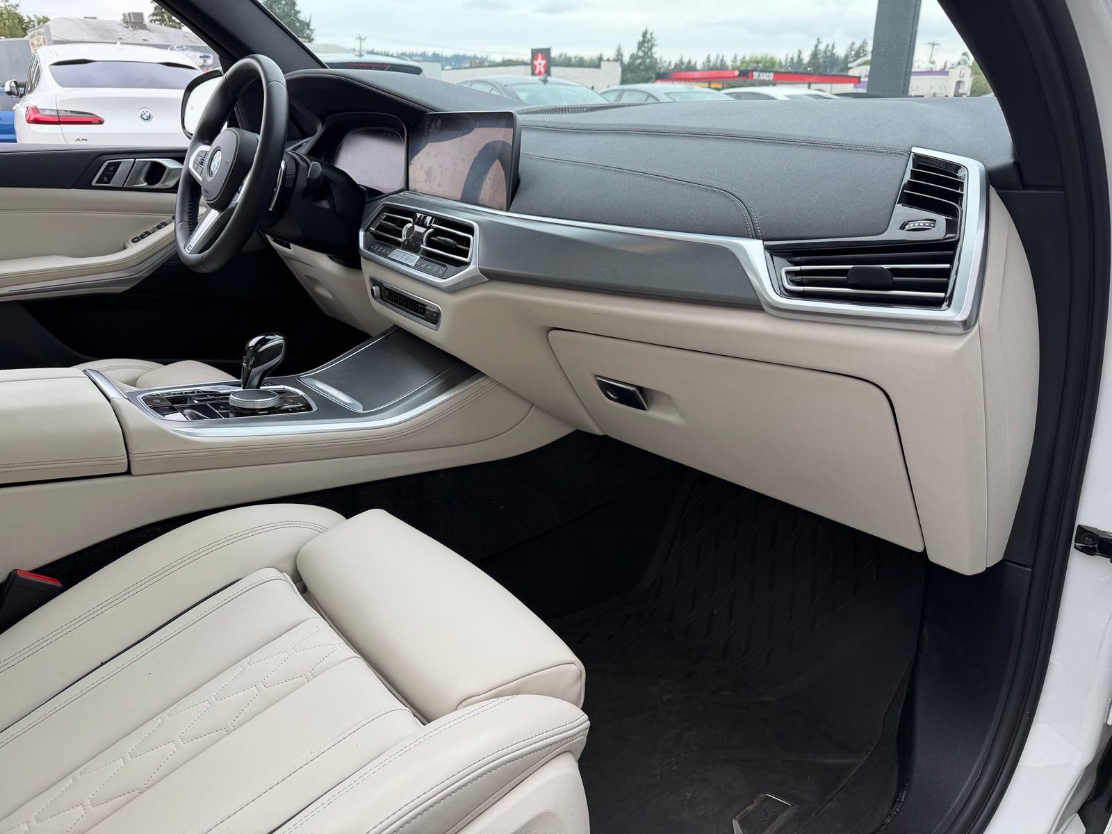 Used 2023 BMW X5 xDrive40i w/ M Sport Package AWD/4WD image 22