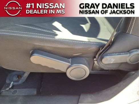 Used 2018 Jeep Wrangler Unlimited Sahara w/ Connectivity Group image 12