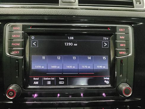 Used 2017 Volkswagen Jetta SEL FWD image 25