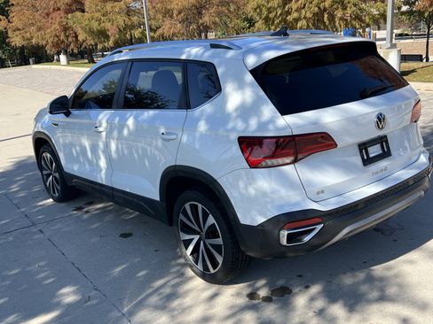 Certified 2022 Volkswagen Taos SE w/ Panoramic Sunroof Package image 8