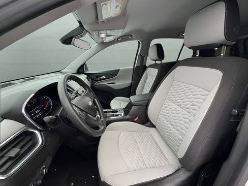 Used 2020 Chevrolet Equinox LS w/ LS Convenience Package image 9
