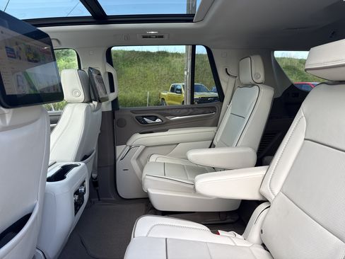 Used 2024 GMC Yukon Denali w/ Denali Reserve Package AWD/4WD image 13