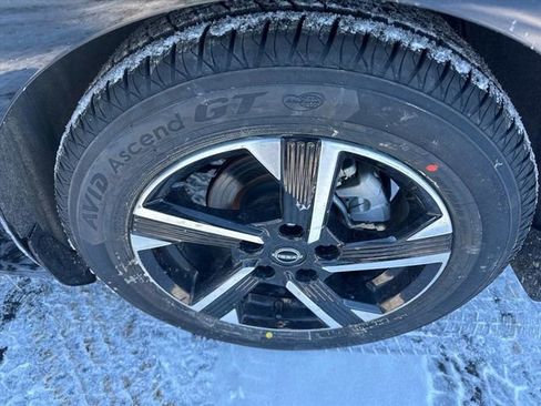 Used 2025 Nissan Sentra SV image 5