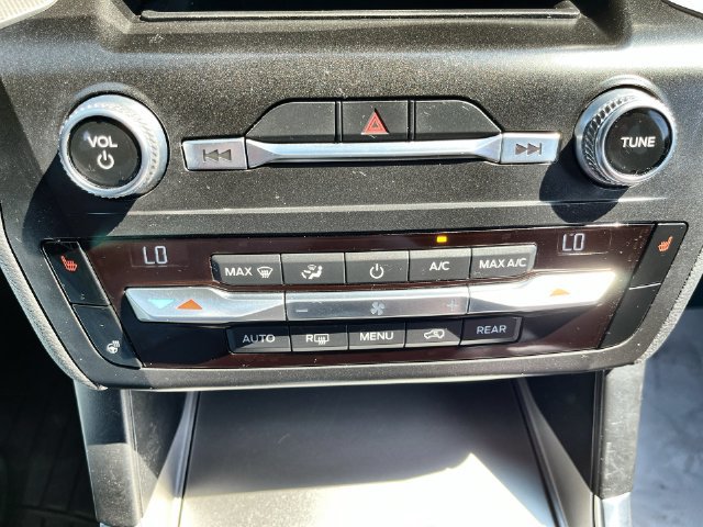 Used 2020 Ford Explorer XLT w/ Equipment Group 202A AWD/4WD image 24