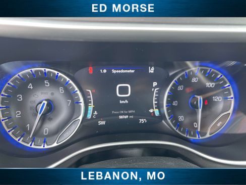Used 2023 Chrysler Pacifica Touring-L FWD image 12