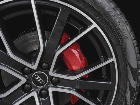 Used 2023 Audi SQ5 Premium Plus w/ Premium Plus Package image 9