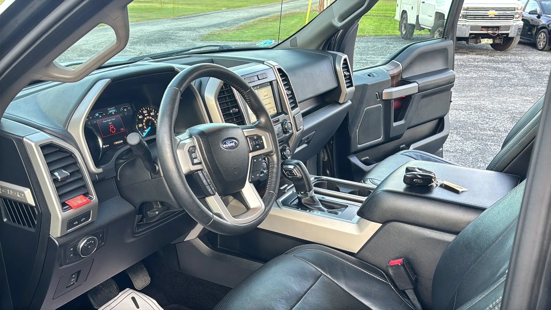 Used 2017 Ford F150 Lariat w/ Equipment Group 501A Mid AWD/4WD image 25
