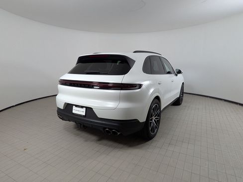 Used 2024 Porsche Cayenne S AWD/4WD image 9