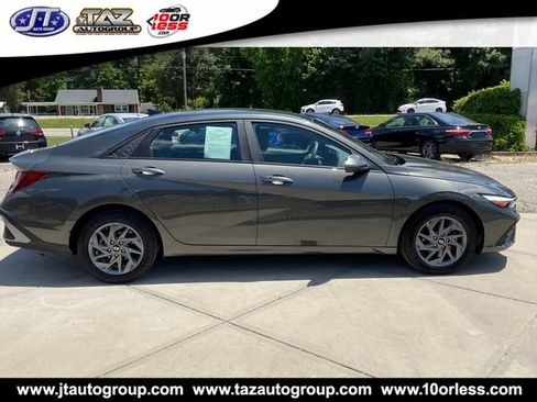 Used 2024 Hyundai Elantra SEL FWD image 8