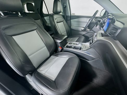 Used 2022 Ford Explorer XLT w/ Equipment Group 202A image 33