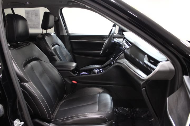 Used 2023 Jeep Grand Cherokee Limited AWD/4WD image 23