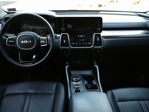 Used 2023 Kia Sorento EX image 25