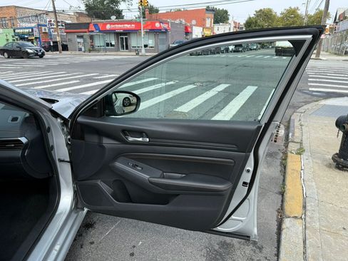 Used 2020 Nissan Altima 2.5 SR FWD image 20