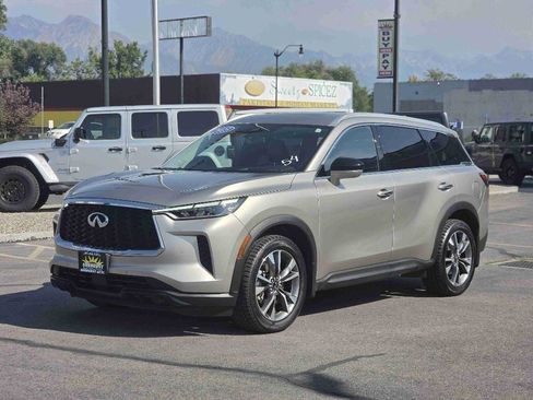 Used 2023 INFINITI QX60 Luxe w/ Vision Package AWD/4WD image 3