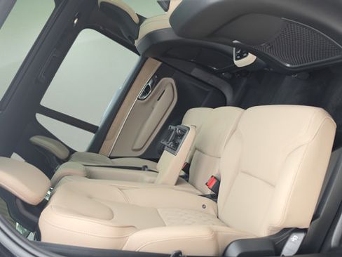 Used 2025 Volvo XC90 B6 Plus AWD/4WD image 15
