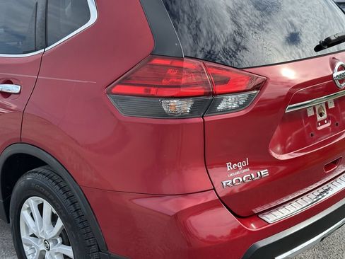 Used 2017 Nissan Rogue SV w/ SV Premium Package FWD image 11
