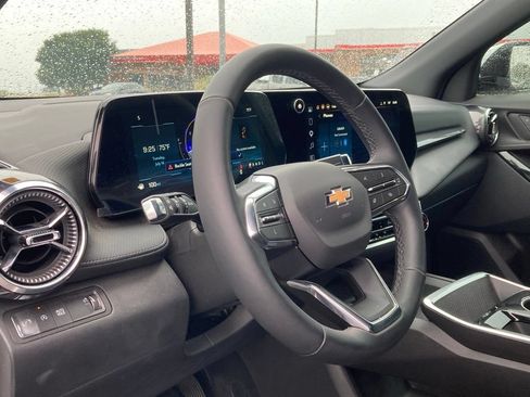 Used 2025 Chevrolet Equinox LT FWD image 9