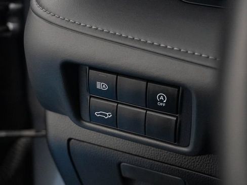 Used 2023 Toyota Highlander XLE FWD image 9