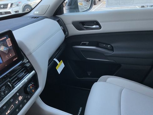 New 2026 Nissan Pathfinder SL image 46