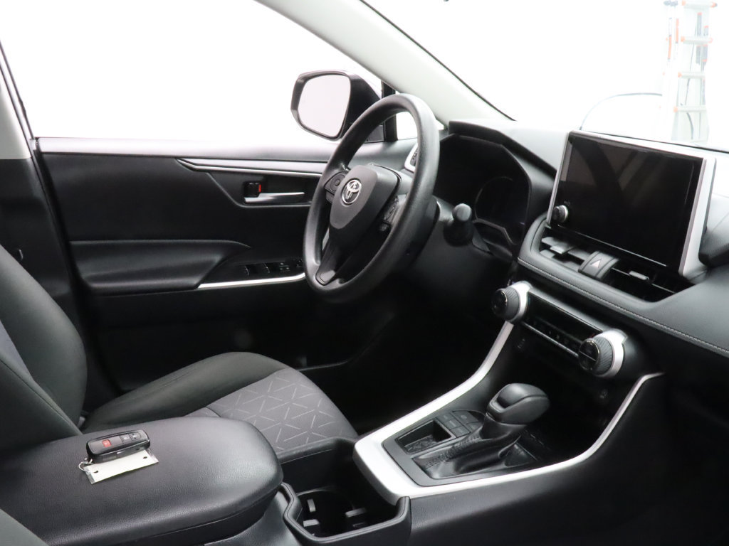 Used 2025 Toyota RAV4 XLE FWD image 24