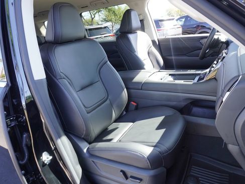 New 2025 Nissan Armada SV image 13