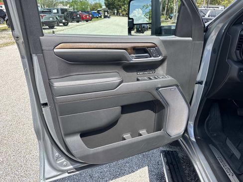 Used 2024 Chevrolet Silverado 1500 High Country w/ High Country Premium Package AWD/4WD image 17