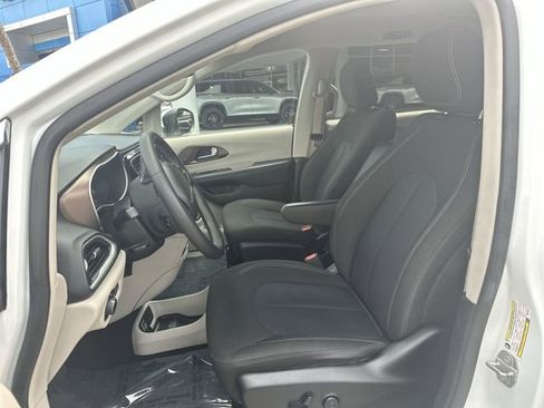 Used 2023 Chrysler Voyager LX FWD image 30