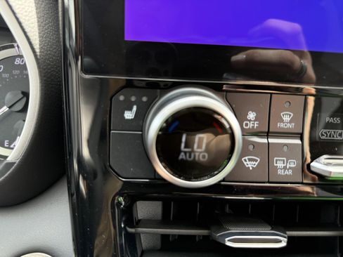 Certified 2024 Toyota Highlander XLE AWD/4WD image 10