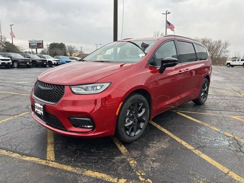 New 2026 Chrysler Pacifica Select image 17