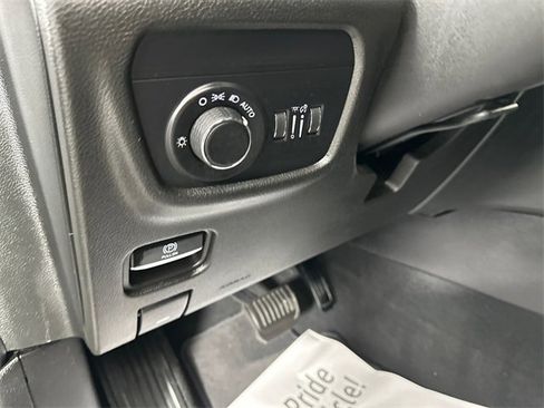 Used 2023 Jeep Grand Cherokee Altitude image 23