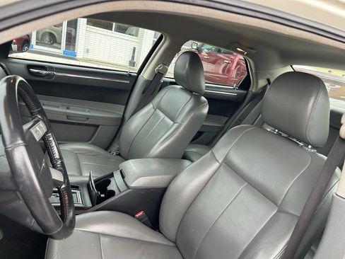 Used 2005 Chrysler 300 Touring image 14
