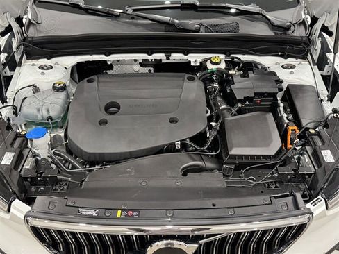 Used 2025 Volvo XC40 B5 Core image 46