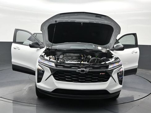 Used 2025 Chevrolet Trax RS w/ Sunroof Package FWD image 39