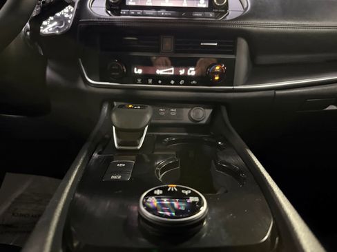 Used 2025 Nissan Rogue SV image 14