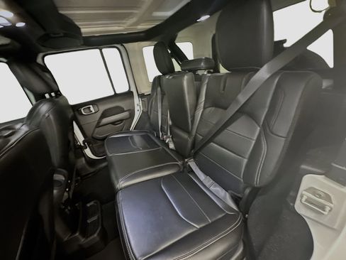 Used 2023 Jeep Wrangler Unlimited Sahara AWD/4WD image 29