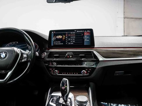 Used 2021 BMW 530i w/ Convenience Package RWD image 13