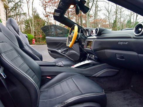 Used 2016 Ferrari California T image 45