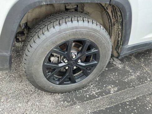 Used 2024 Jeep Grand Cherokee Altitude image 14