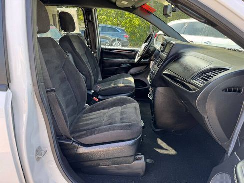 Used 2019 Dodge Grand Caravan SE FWD image 10
