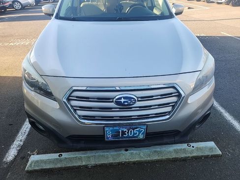 Used 2017 Subaru Outback 2.5i Premium image 2