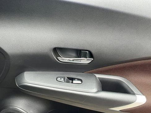 Used 2024 Nissan Kicks SR image 4