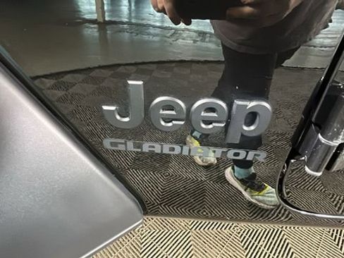 Used 2022 Jeep Gladiator Sport AWD/4WD image 10
