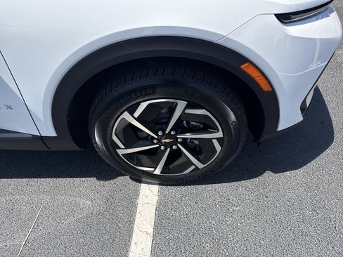 Used 2025 Chevrolet Equinox EV LT image 13