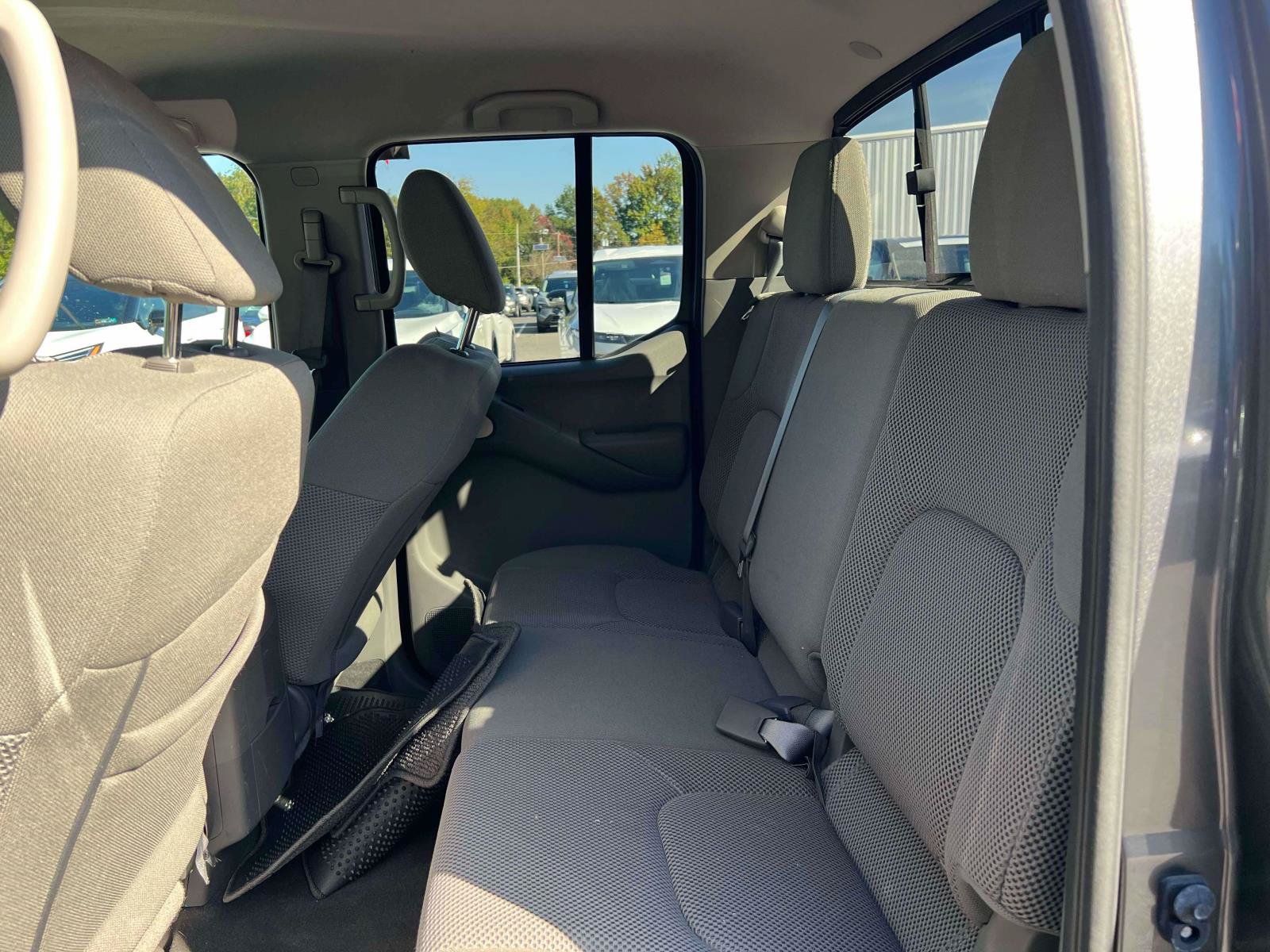 Used 2021 Nissan Frontier SV w/ Midnight Edition Floor Mats AWD/4WD image 16