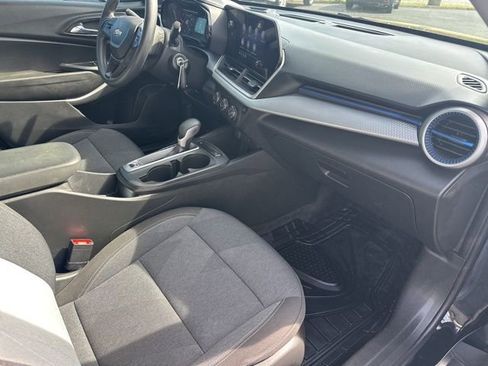 Used 2024 Chevrolet Trax LS FWD image 21